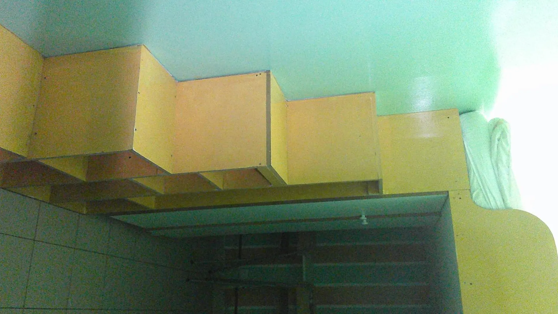 Ruby Star Hostel Dubai Loft Bed Partition G